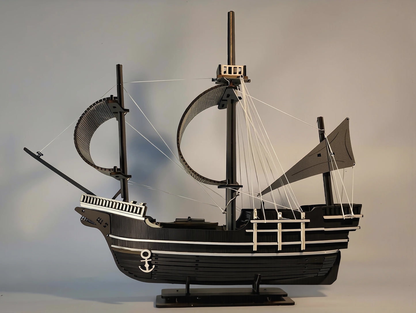 Endeavour ship puzzle kit by Fíor