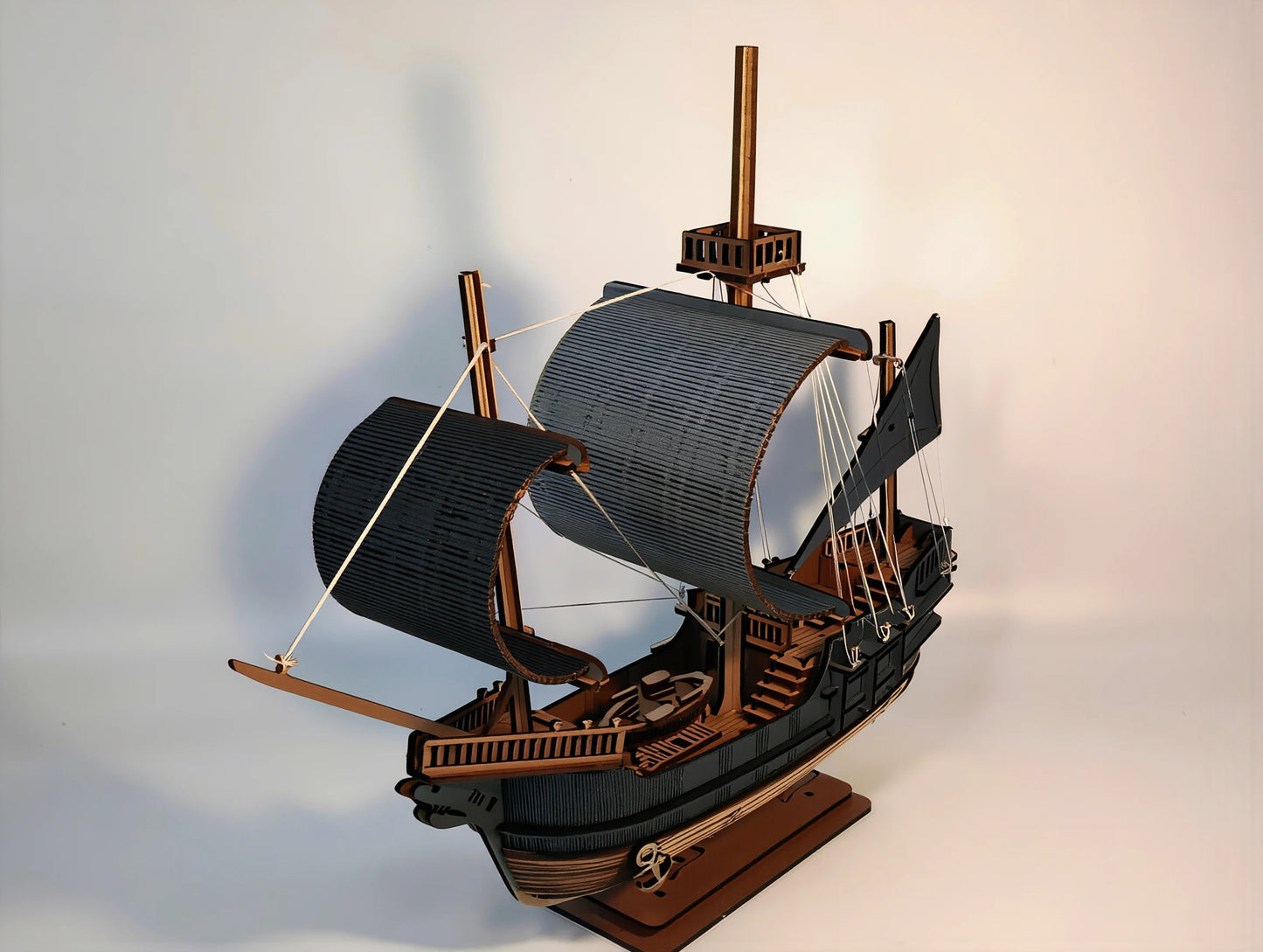 Endeavour ship puzzle kit by Fíor